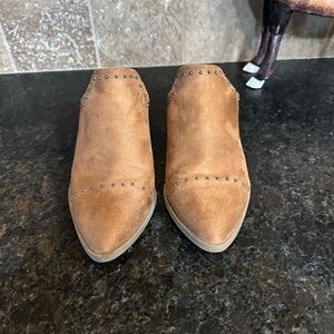 Universal Thread Tan Leather Footwear